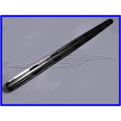 INSERT VT VX FRONT SCUFF PLATE ROCKER PANEL INSERT LEFT OR RIGHT 17i