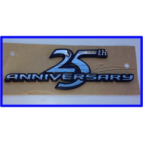 BADGE 25TH ANNIVERSARY VY COMMODORE