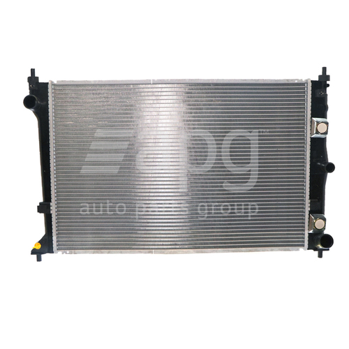 Radiator Plastic Aluminium 648 x 428 x 26 mm : Automatic 4/5.4 L
